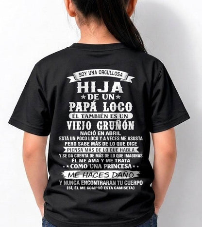 ABRIL / HIJA DE UN PAPÁ LOCO SHIRT - REGALO DE PAPÁ  - TLEE04 (SKU2606-229-04)