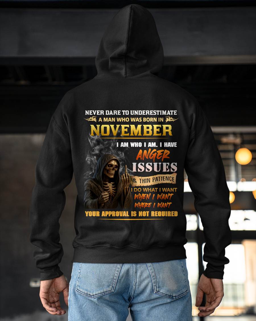 NOVEMBER - NEVER UNDERESTIMATE A MAN WHO KNOWS WHO HE IS - FOR MAN - TLEE11 (SKU26T-01156-11)