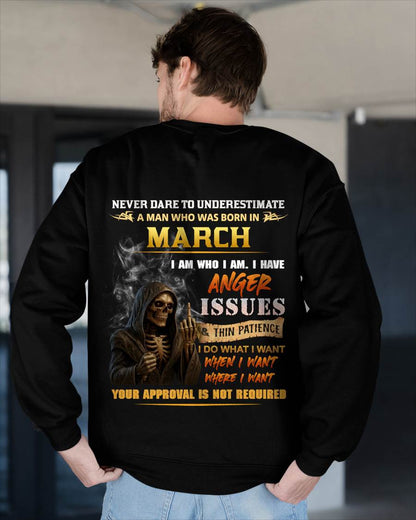 MARCH - NEVER UNDERESTIMATE A MAN WHO KNOWS WHO HE IS - FOR MAN - TLEE03 (SKU26T-01156-03)