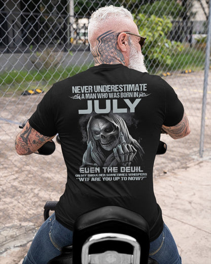 JULY - NEVER UNDERESTIUNDER A MAN - T-SHIRT FOR MAN - TLEE07 (SKU08-05-07)